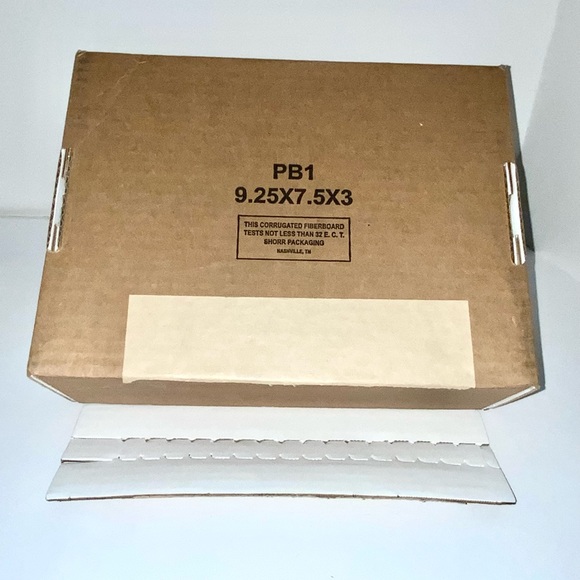 ❌❌SOLD OUT OTHER PLATFORM ❌❌Saks fifth avenue empty shipping box - Picture 4 of 4